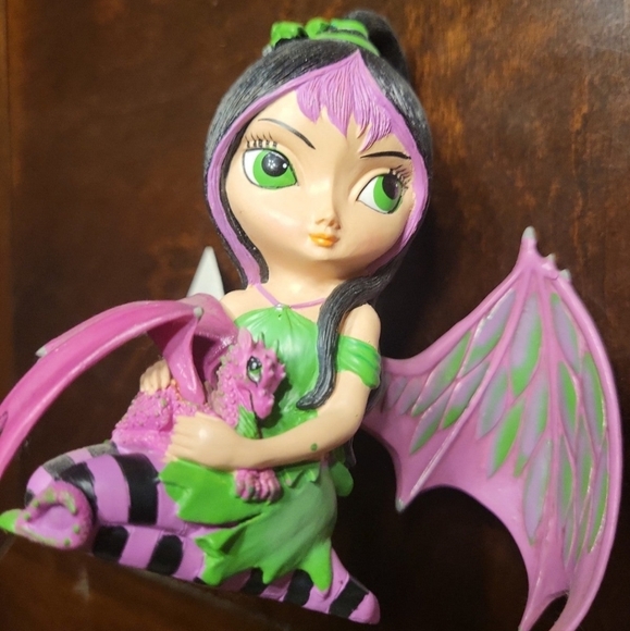 The Hamilton Collection Fairy Dragonling Figurine: Ivy - Picture 2 of 4